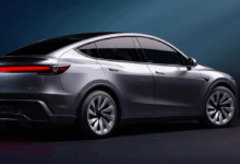 tre quarti posteriore della nuova tesla model y